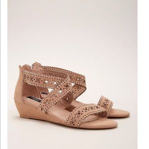BWT Scalloped & Studded Crisscross Mini Wedges